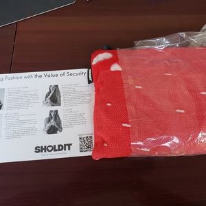 Sholdit scarf-new scarf w/zipper scarf